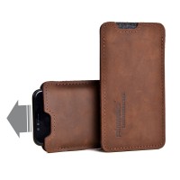 Almwild iPhone 15 Pro Max/Plus - Hülle BREIT Sattlerschorsch, Braun, Leder für iPhone+Backcase